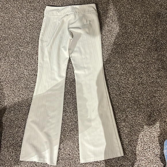 Size 5-6 us beige/cream color cute low rise bell bottoms - Picture 3 of 3